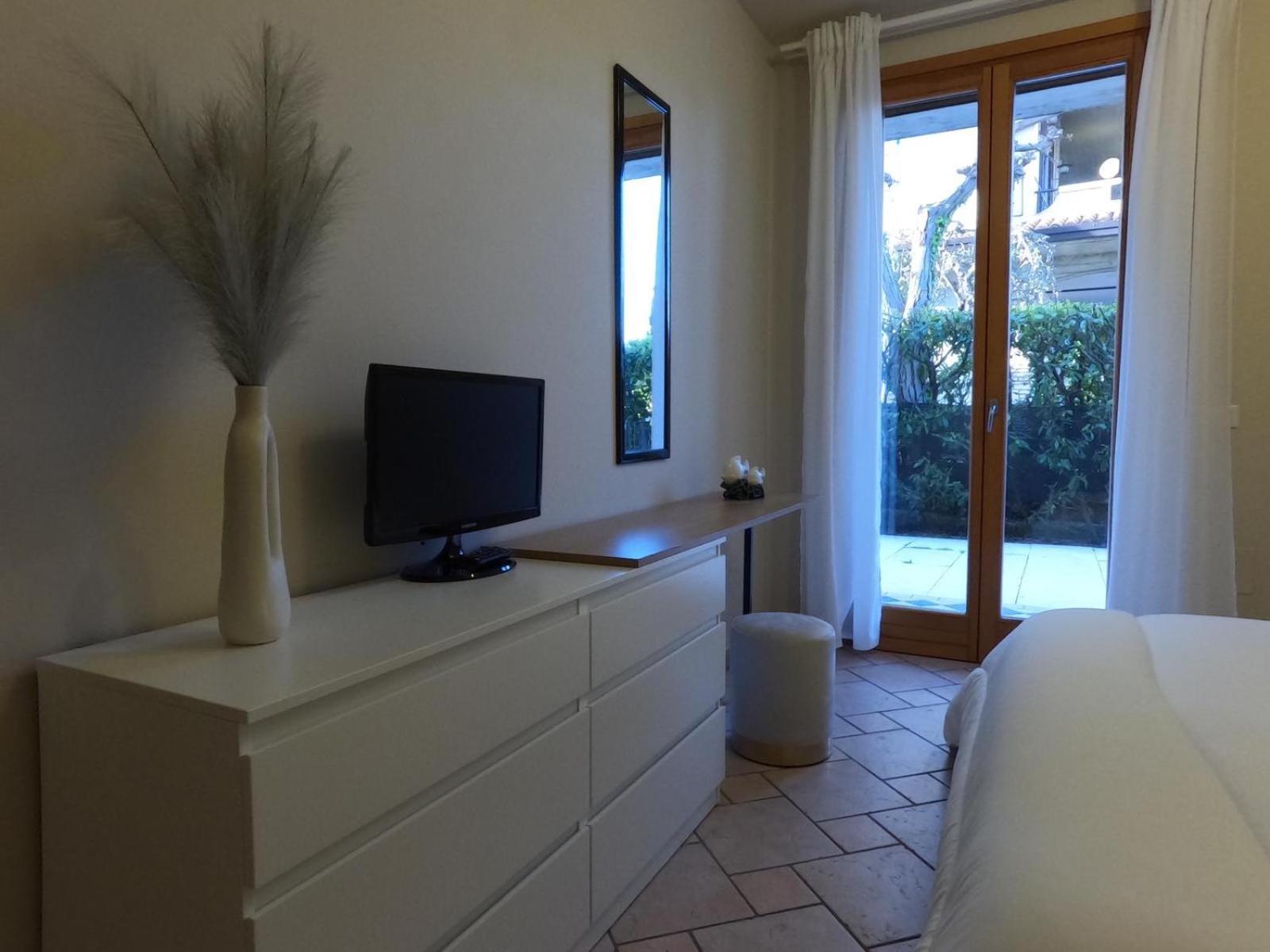 Hoya Apartment Σιρμιόνε Εξωτερικό φωτογραφία